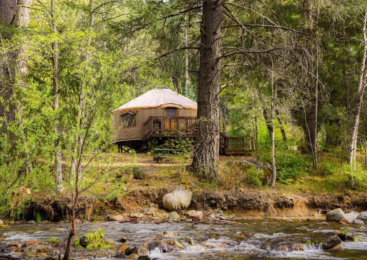 Yosemite Lakes River Yurt 22