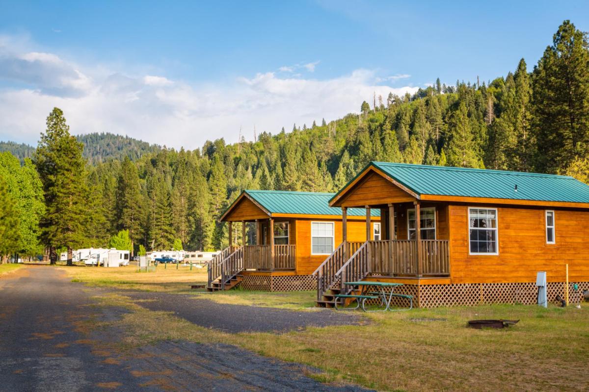 Yosemite Lakes Wheelchair Accessible Cabin 46