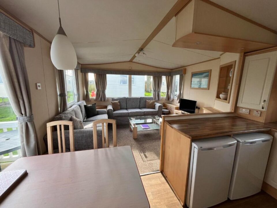 Bittern 8, Scratby – California Cliffs, Parkdean, sleeps 8, free Wi-Fi, bed linen and towels included, pet friendly – 2 minutes from the beach!